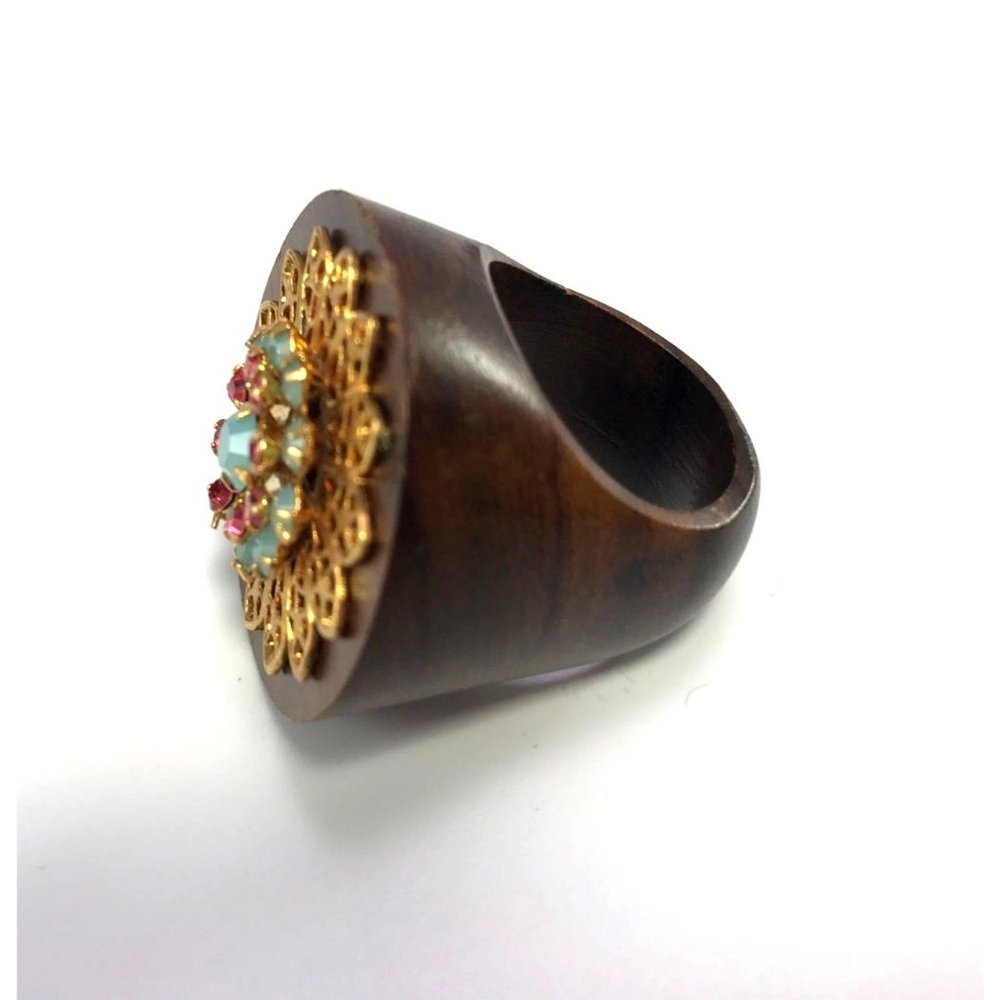 Vintage Chunky Teak Wood and Rhinestone Cocktail Ring Gold Tone Filagree Sz 8.25 - Picture 4 of 8